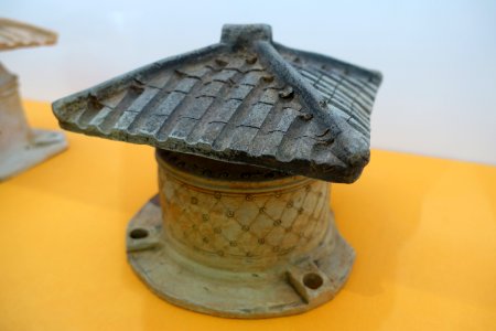 Pottery well with circular base and square plinths, Eastern Han, from Chongkou, east of Yungai Shan, Wuzhou City - Hong Kong Museum of History - DSC01046