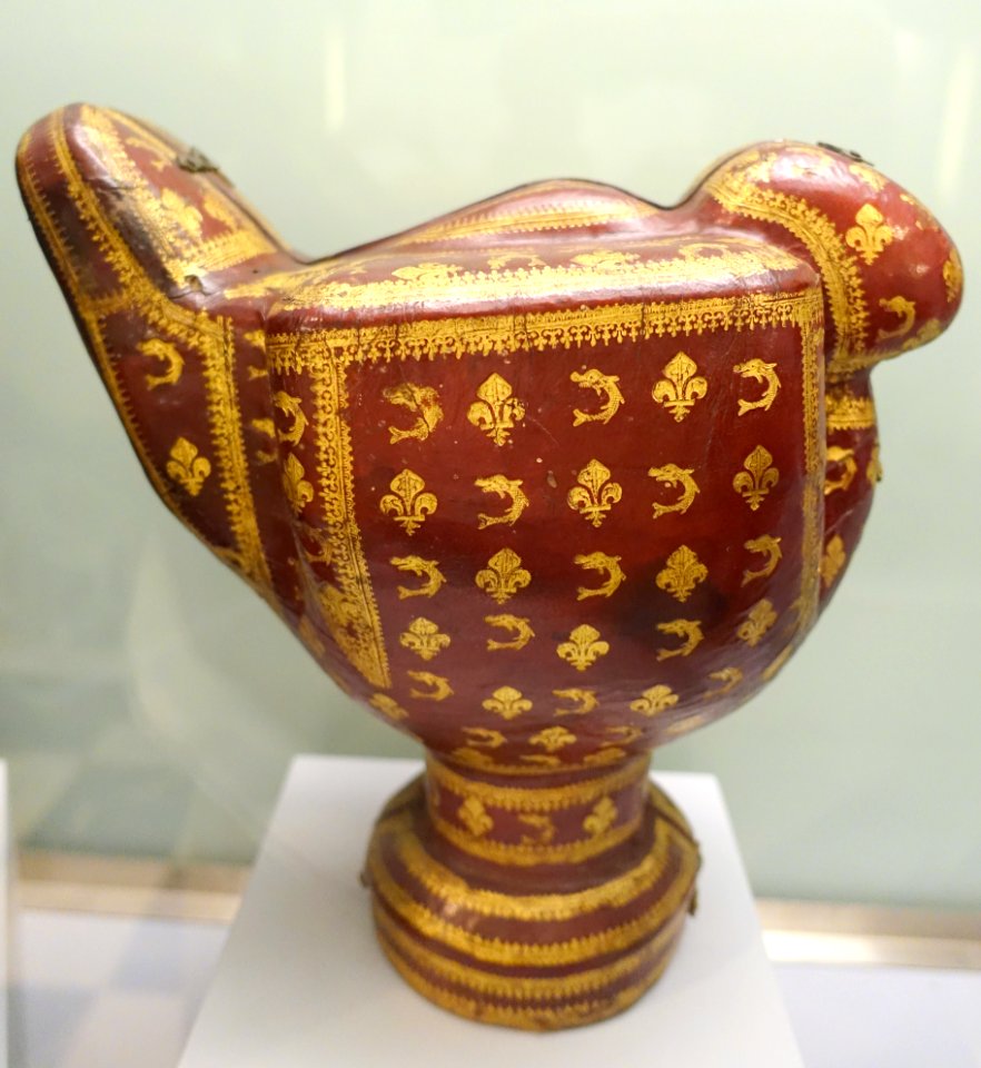 Pottery case, Dauphins of France, leather - Museo Nacional de Artes Decorativas - Madrid, Spain - DSC07993