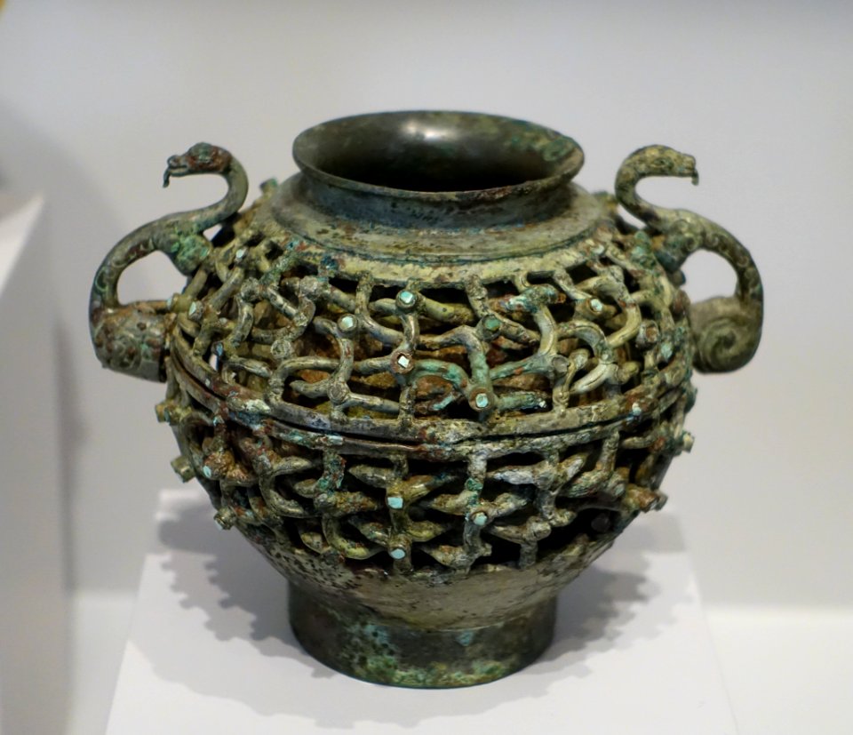 Pou jar with openwork decoration of interlaced dragons, China, Warring States period, 5th-4th century BC, bronze, turquoise, malachite - Arthur M. Sackler Museum, Harvard University - DSC01598