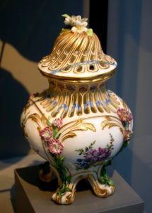 Pot-pourri vases, 2 of 2, Vincennes Porcelain Factory, c. 1752-1753, soft-paste porcelain - Wadsworth Atheneum - Hartford, CT - DSC05267