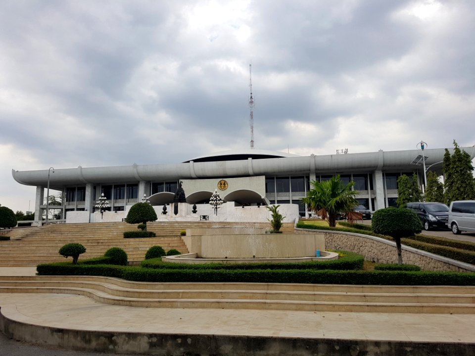 Prajadhipok statue - Thai Parliament Museum - 2017-01-26 (001) photo