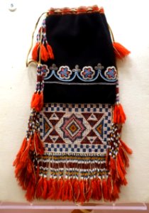 Pouch, Montagnais, collected in 1892 - Native American collection - Peabody Museum, Harvard University - DSC05824