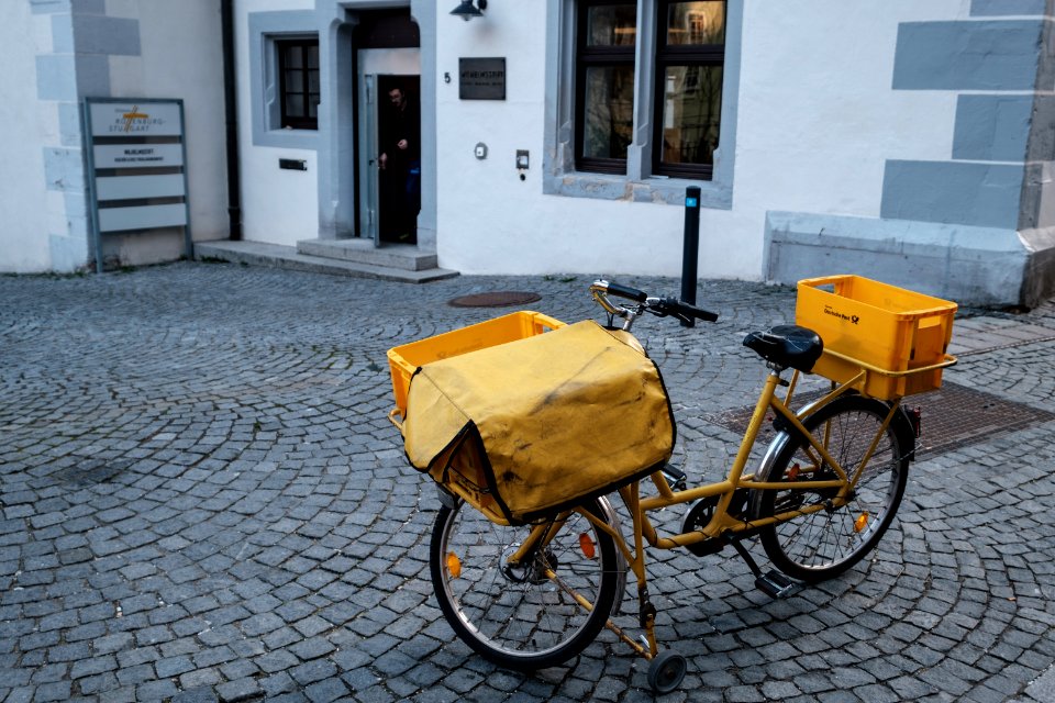 Postbotenfahrrad in der Collegiumsgasse in Tübingen 2019