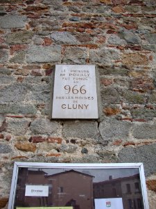 Pouilly-lès-Feurs (Loire, Fr) prieuré, panneau