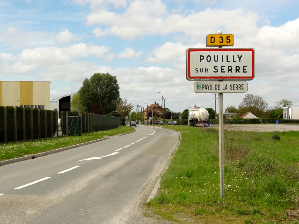 Pouilly-sur-Serre (Aisne) city limit sign