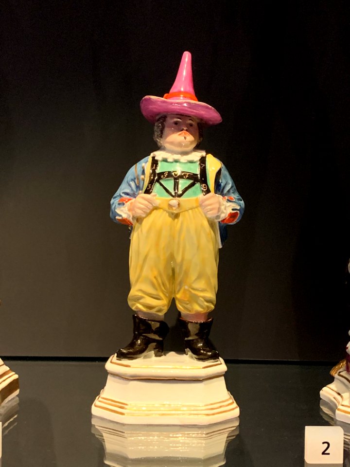 Porcelain figurine, National Museum of Scotland pic27