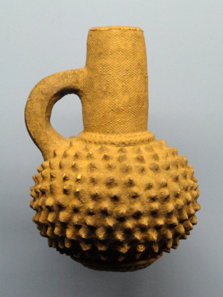 Pottery, Mangbetu - African objects in the American Museum of Natural History - DSC05987