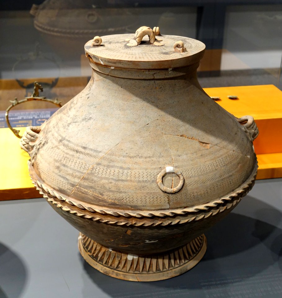 Pottery jar, Nanyue Kingdom period, from M69 at the construction site of Yulongting, Taihei Gang, Guangzho - Hong Kong Museum of History - DSC00781
