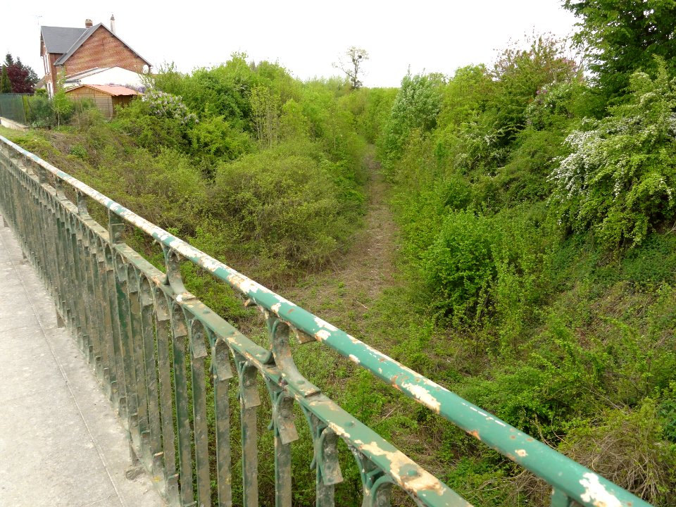 Pouilly-sur-Serre (Aisne) chemin de fer desaffecté
