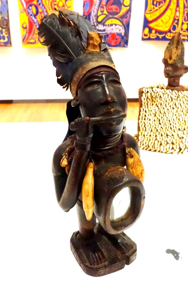 Power figure (nkisi), Kongo people, Democratic Republic of the Congo, late 19th to early 20th century AD, wood, feathers, glass, metal, animal teeth, shell, cloth - Krannert Art Museum, UIUC - DSC06210