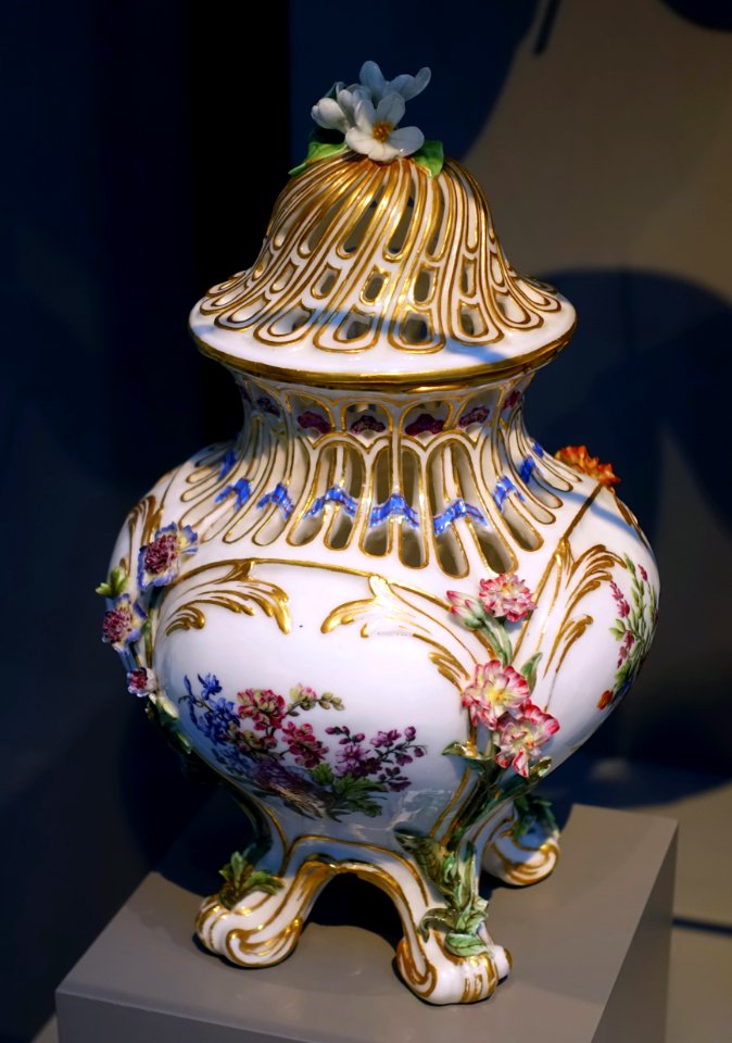 Pot-pourri vases, 1 of 2, Vincennes Porcelain Factory, c. 1752-1753, soft-paste porcelain - Wadsworth Atheneum - Hartford, CT - DSC05266