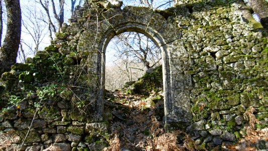 Porta d'accés al convent de Santiago de Montcalvo