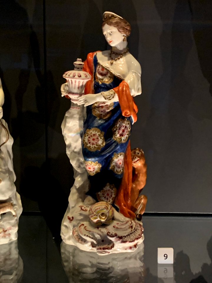 Porcelain figurine, National Museum of Scotland pic34