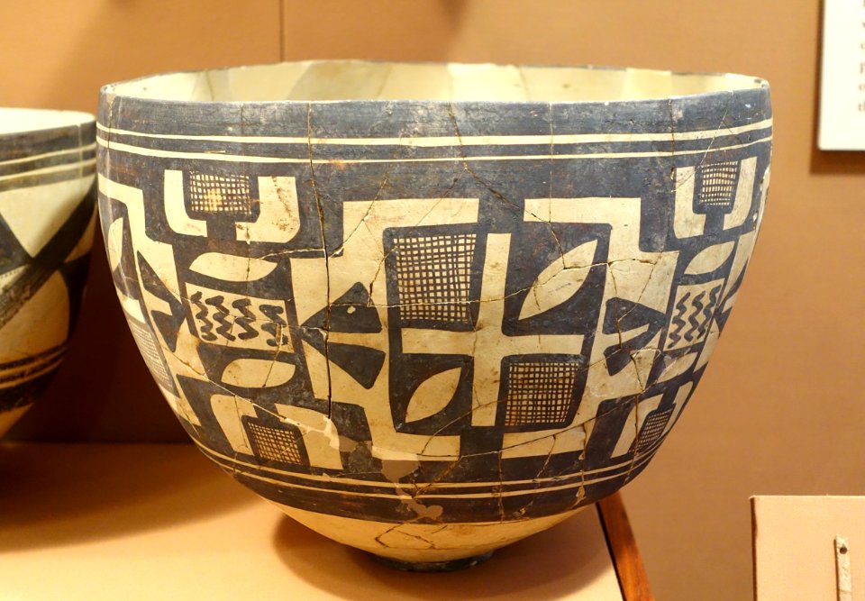 Pottery, Tall-i-Bakun A site, Iran, 4200-3800 BC - Oriental Institute Museum, University of Chicago - DSC07950