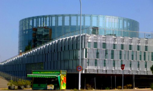 Por fin un uso para el CREAA de Alcorcón (150 millones idos por el desagüe) - Servir de puesto para la venta de melones
