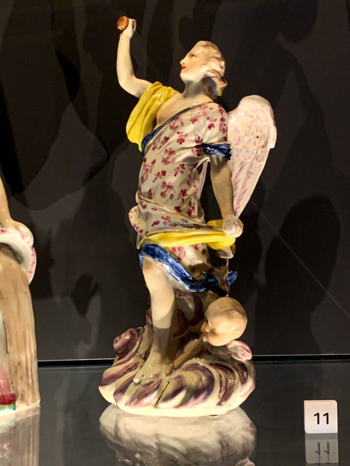 Porcelain figurine, National Museum of Scotland pic29
