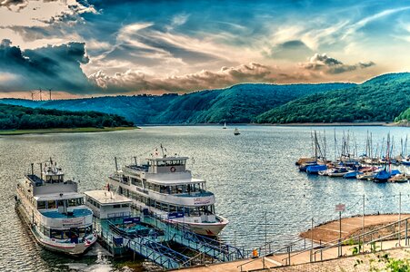 Clouds hdr ship