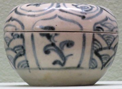Porcelain covered box from Vietnam, mid- to late 15th century, Lowe Art Museum photo