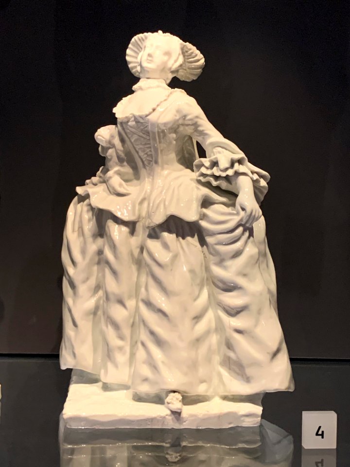 Porcelain figurine, National Museum of Scotland pic23