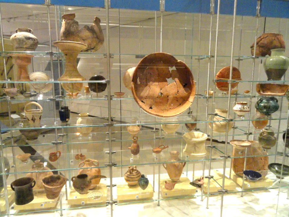 Pottery collection, Wirth Gallery of the Middle East - Royal Ontario Museum - DSC09618