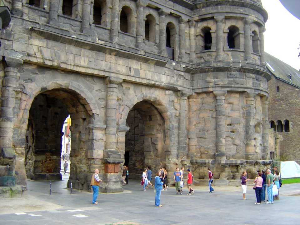 Porta Nigra from northeast, 2006-09-23-01