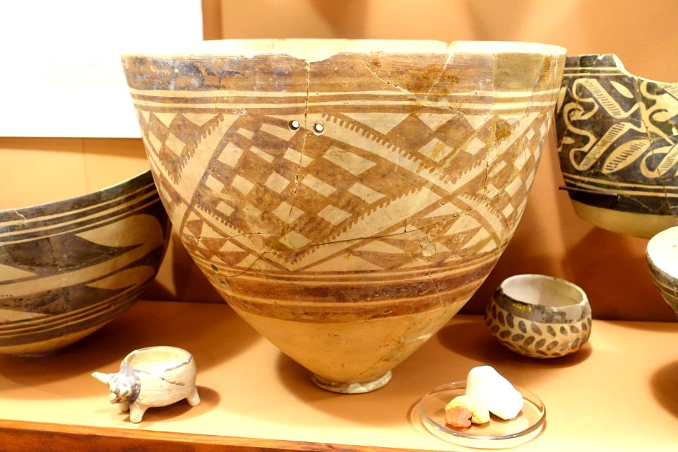 Pottery, Tall-i-Bakun A site, Iran, 4200-3800 BC - Oriental Institute Museum, University of Chicago - DSC07953