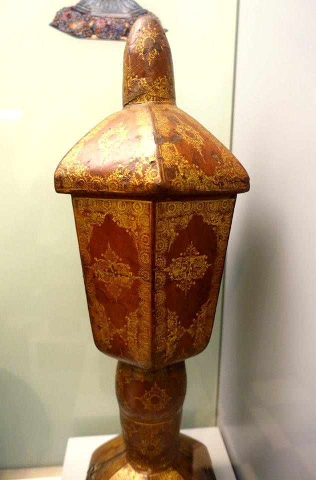 Pottery case, Dauphins of France, leather - Museo Nacional de Artes Decorativas - Madrid, Spain - DSC07992