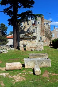 Poreč–Roman temple-03