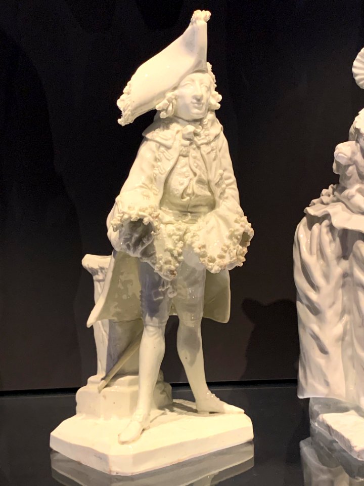 Porcelain figurine, National Museum of Scotland pic24
