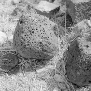 Poreuze steen bij Tiberias, Bestanddeelnr 255-4639