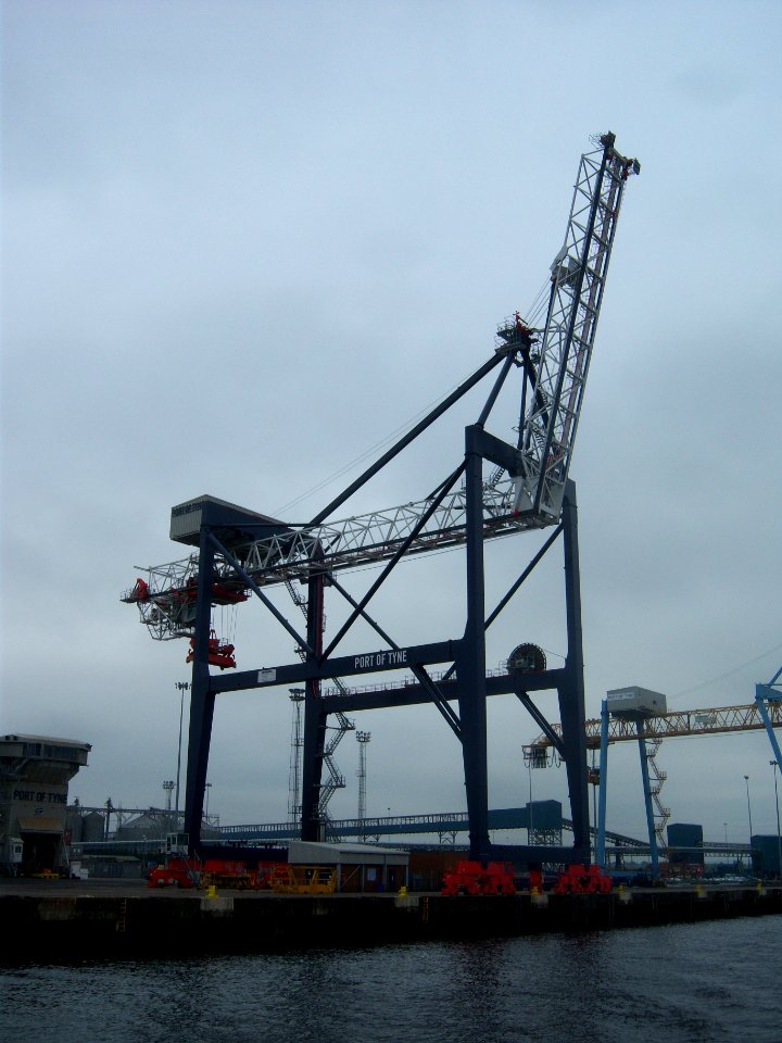 Port of Tyne crane, River Tyne, 17 September 2014