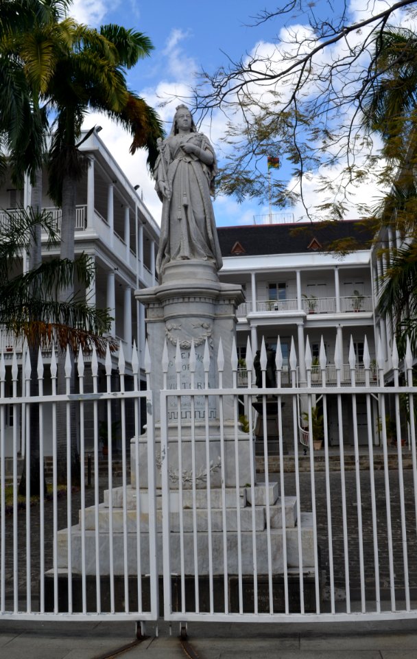 Port Louis, Statue Queen Victoria
