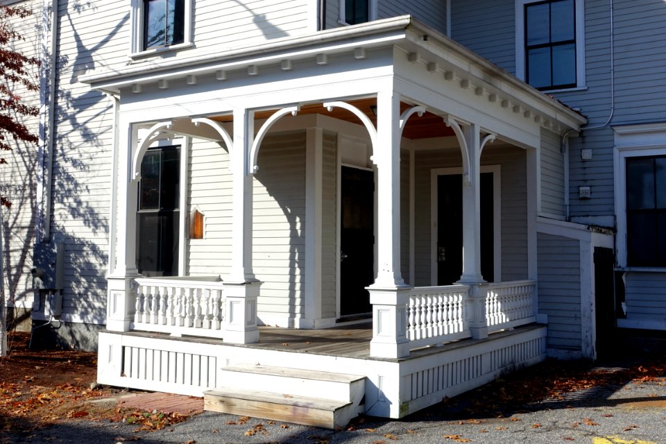 Porch - Arlington, MA - DSC03125