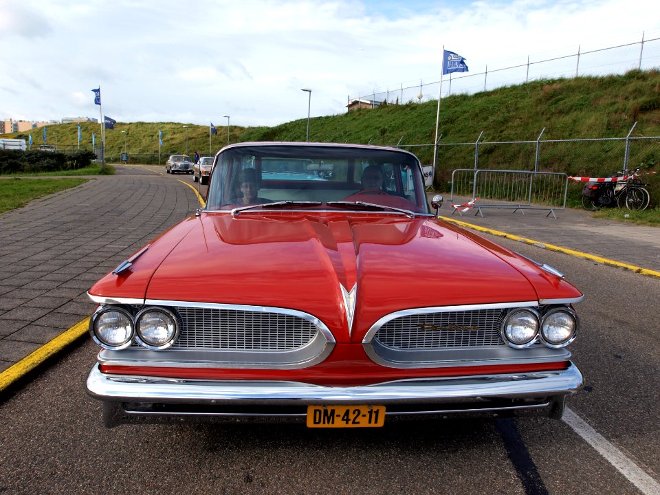 Pontiac Catalina station pic6 front view