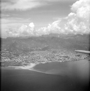 Port of Spain op Trinidad gezien vanuit een vliegtuig, Bestanddeelnr 252-2689