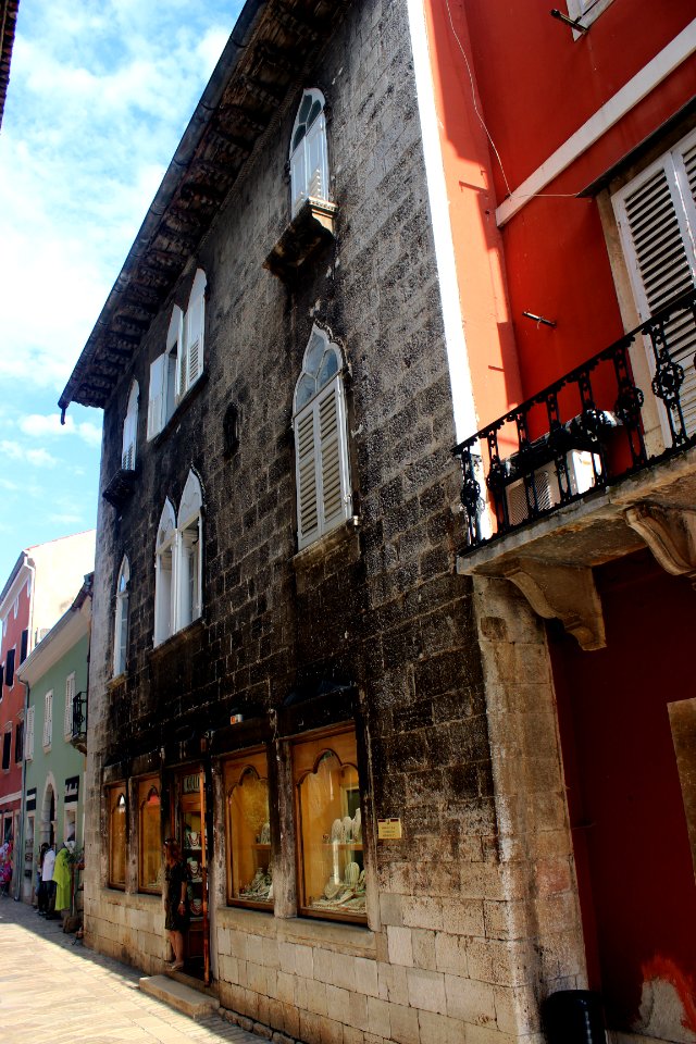 Poreč–Gothic house-01