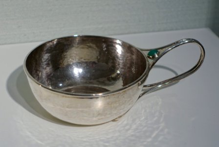 Porringer by Charles Robert Ashbee, Hart & Huysche, Camden, Guild of Handicraft, 1925, silver, agate - Hessisches Landesmuseum Darmstadt - Darmstadt, Germany - DSC01085