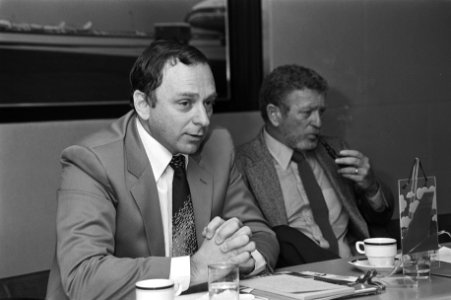 Porretten van Y. Krill (direkteur El Al in Nederland, links) en A. Shermao (dire, Bestanddeelnr 931-6666