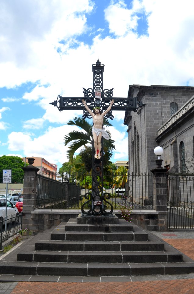 Port Louis, Saint Louis Cathedral, Cross