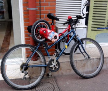 Pontoise (Val-d'Oise) little bike on bike
