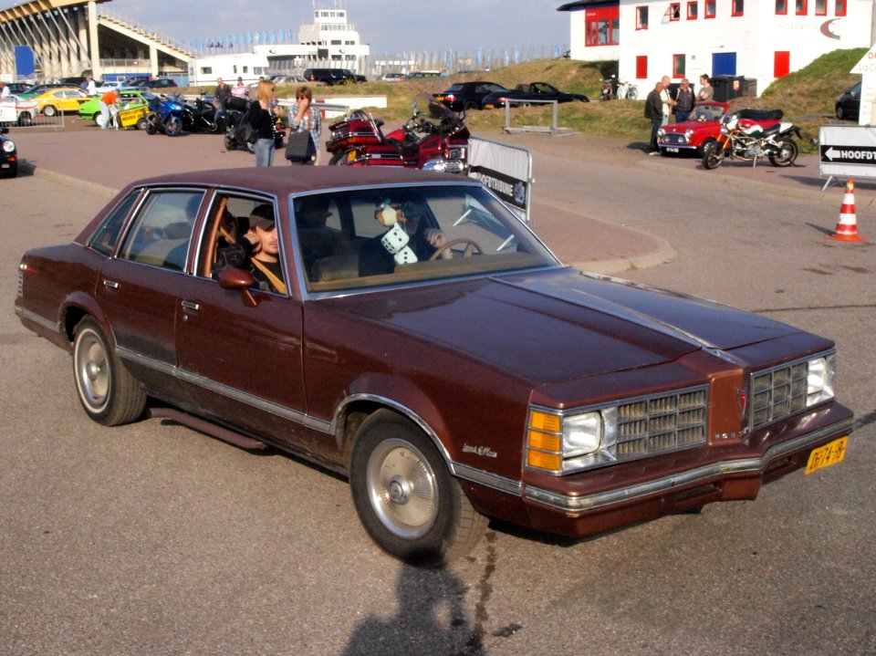 PONTIAC GRAND LE MANS dutch licence registration DH-74-HB