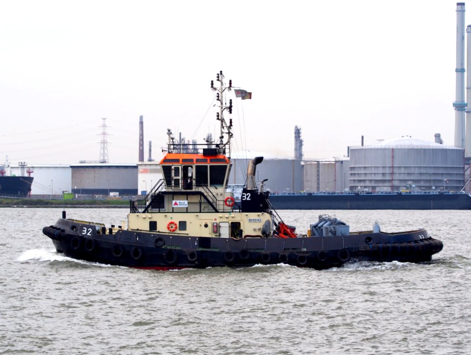 Port of Antwerp Tug 32 - ENI 06105143