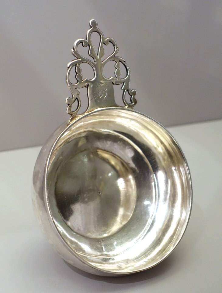 Porringer, Jacob Hurd, American, c. 1735, silver - Fogg Art Museum, Harvard University - DSC01366