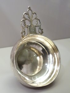 Porringer, Jacob Hurd, American, c. 1735, silver - Fogg Art Museum, Harvard University - DSC01366