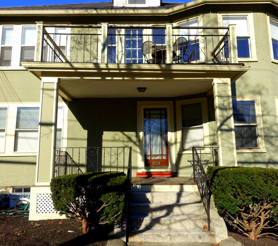 Porch - Arlington, MA - DSC03437