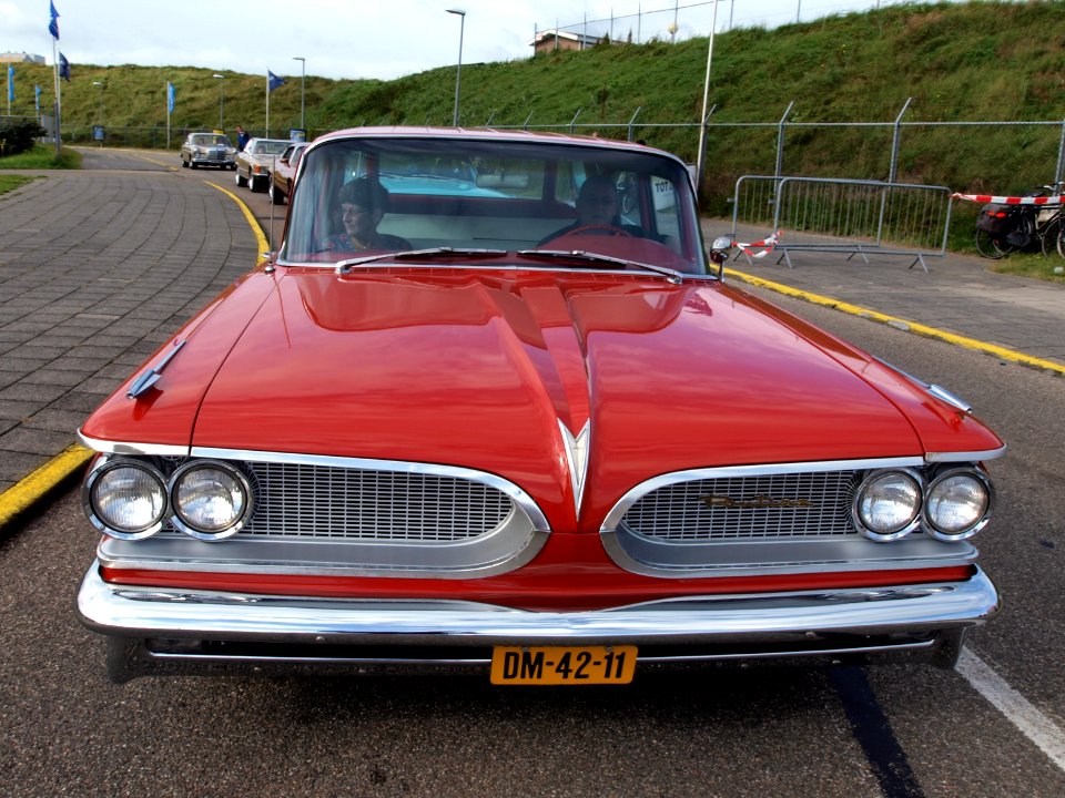 Pontiac Catalina station pic5 front view