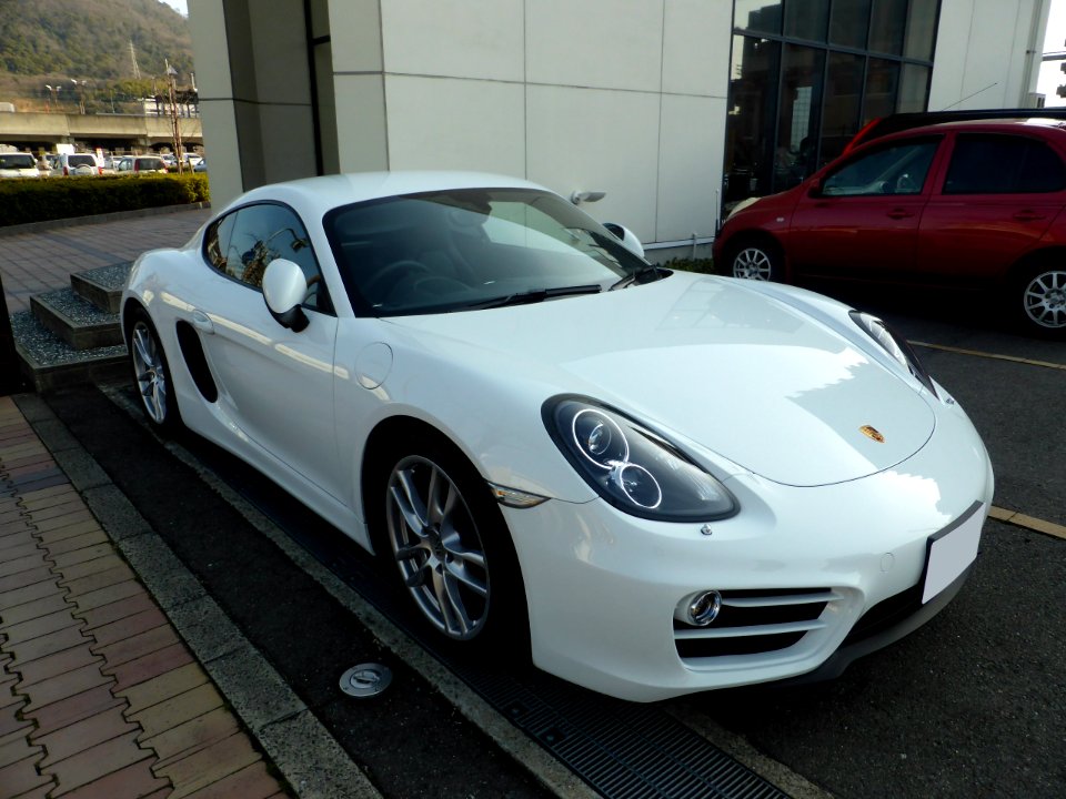 Porsche Cayman (981C) front
