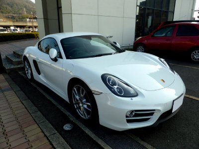 Porsche Cayman (981C) front