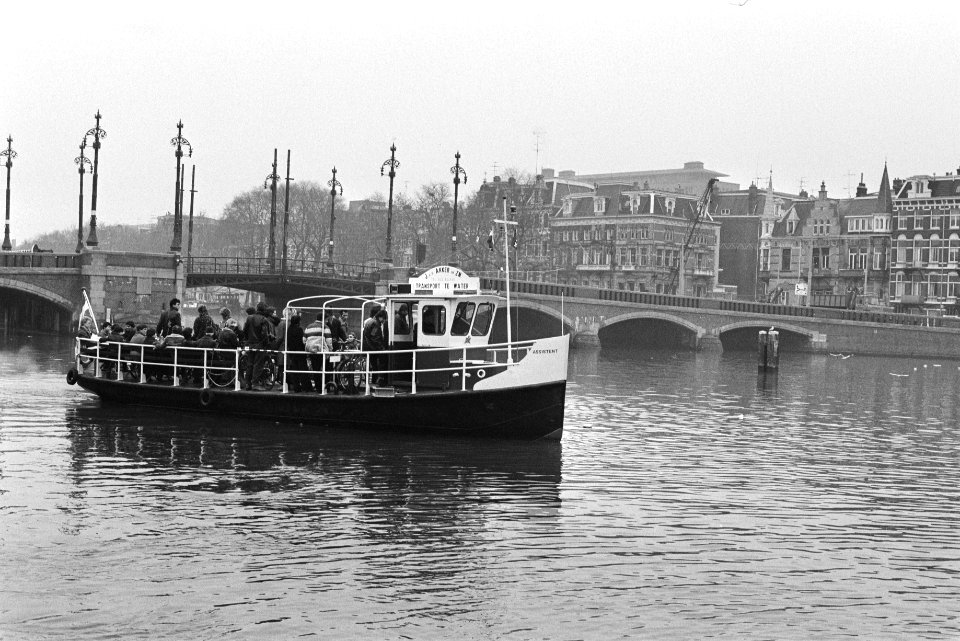 Pontje over de Amstel in Amsterdam in verband met sloop Nieuwe Amstelbrug (op ac, Bestanddeelnr 932-8880