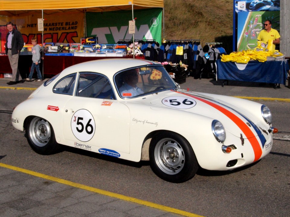 Porsche with no56 no licence registration pic1